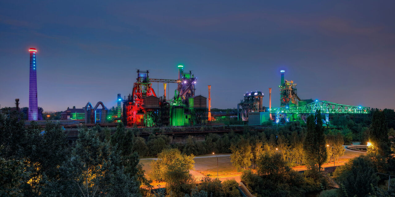 Lichtinstallatie in het landschapspark Duisburg-Nord
