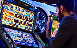 De gokautomaat in het casino spelen