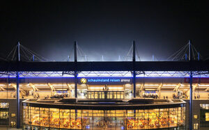 Schauinsland Reisen Arena bei Nacht hell erleuchtet