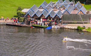 Ansicht Strandbad Wedau mit Wasserskianlage