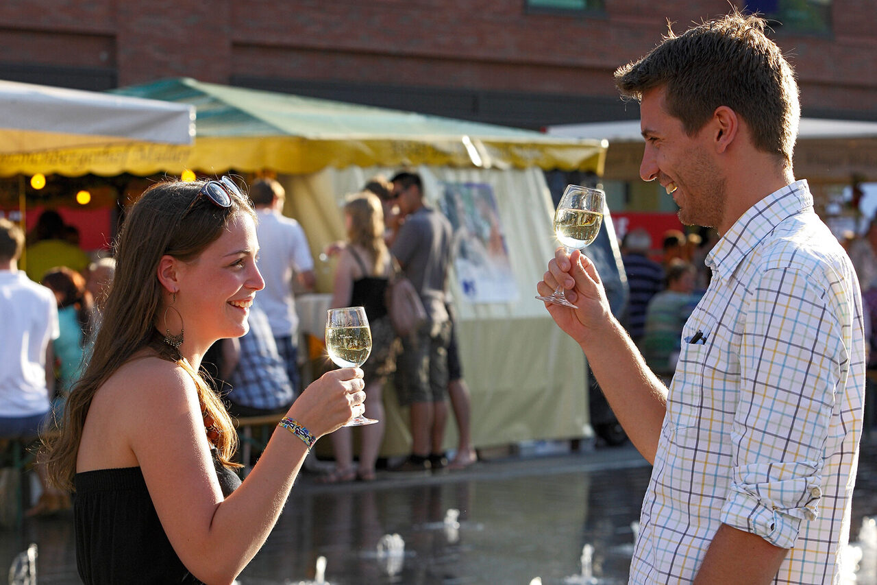 Duisburger Weinfest auf Königstraße