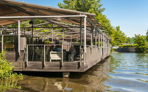 Restaurantterrasse am See